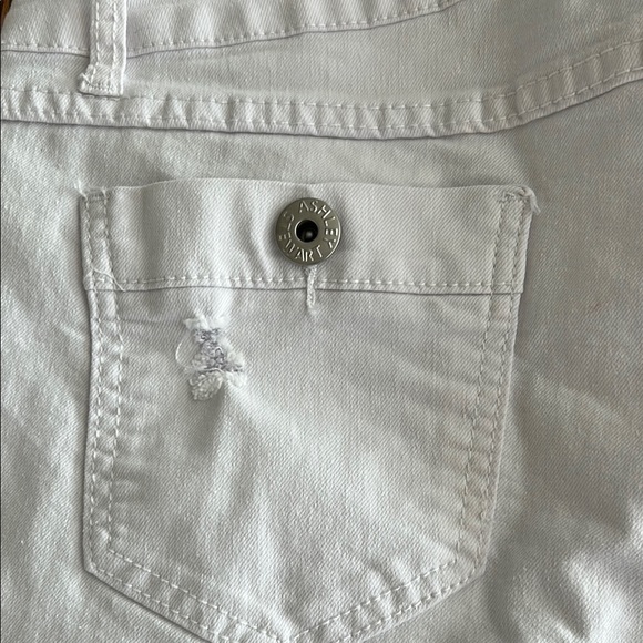 Ashley Stewart Crisp White Women's Bermudas - Picture 8 of 8